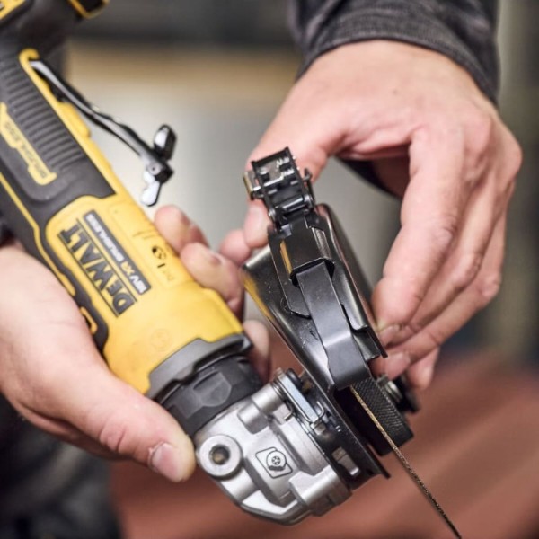 Фото - Болгарка DeWALT DCG404N